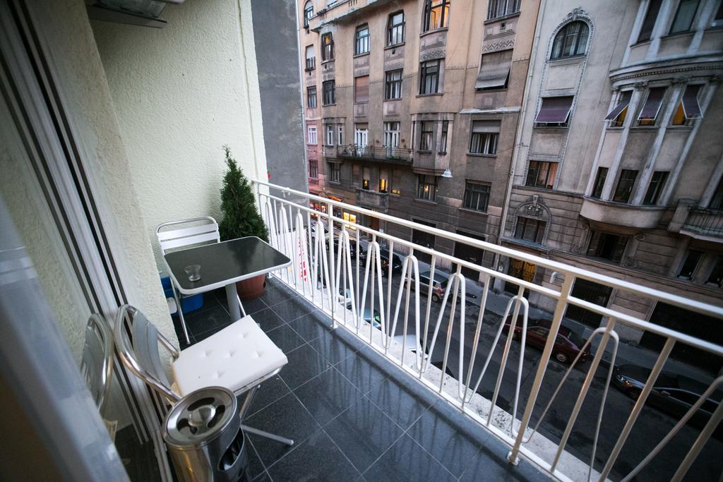 Budapest Downtown Apartments With Balcony & Optional Garage & Restaurant In The Building Rom bilde