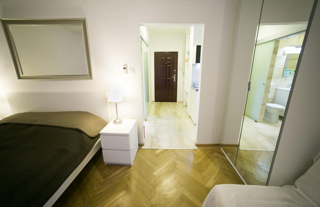 Budapest Downtown Apartments With Balcony & Optional Garage & Restaurant In The Building Rom bilde