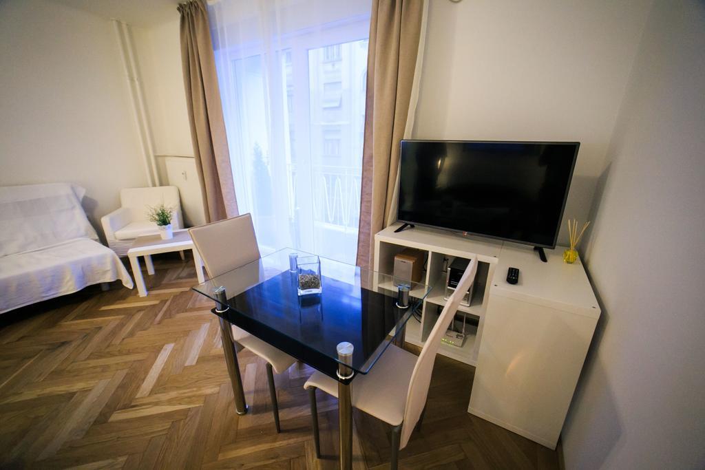 Budapest Downtown Apartments With Balcony & Optional Garage & Restaurant In The Building Rom bilde