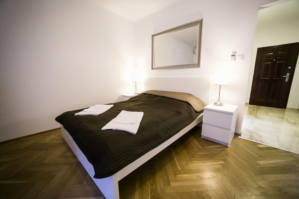 Budapest Downtown Apartments With Balcony & Optional Garage & Restaurant In The Building Rom bilde