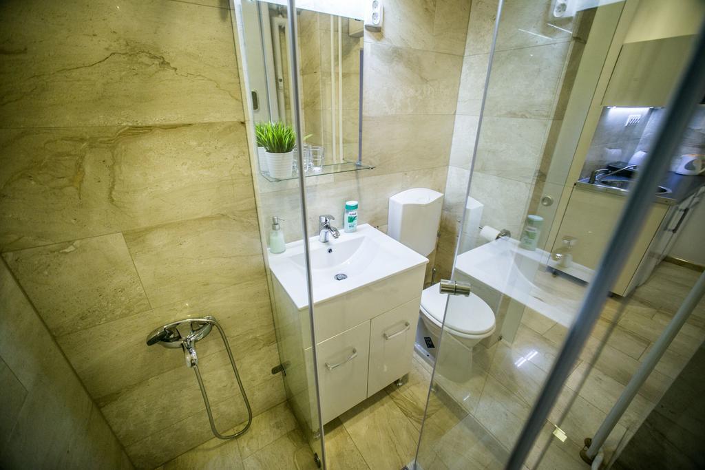 Budapest Downtown Apartments With Balcony & Optional Garage & Restaurant In The Building Rom bilde