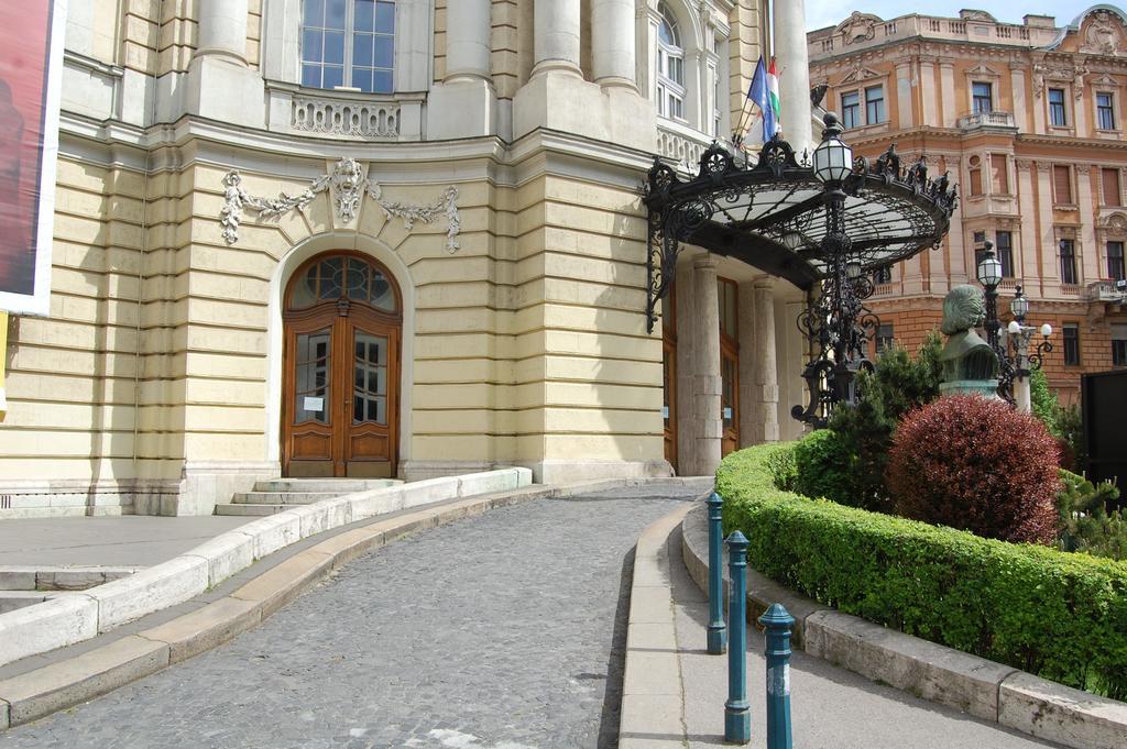 Budapest Downtown Apartments With Balcony & Optional Garage & Restaurant In The Building Eksteriør bilde