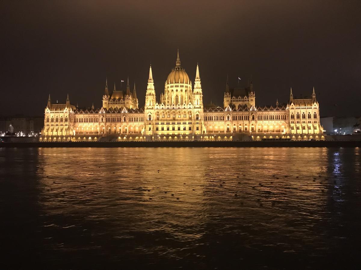 Budapest Downtown Apartments With Balcony & Optional Garage & Restaurant In The Building Eksteriør bilde